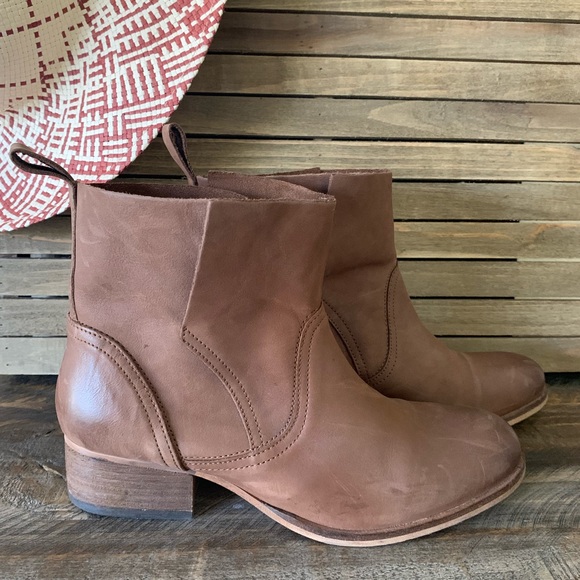 Urban Outfitter EC Side Overlap Boot 💕 - Picture 8 of 8